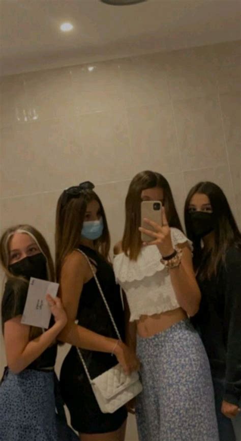 Tres lesbianas en la ducha. . Mu zorras